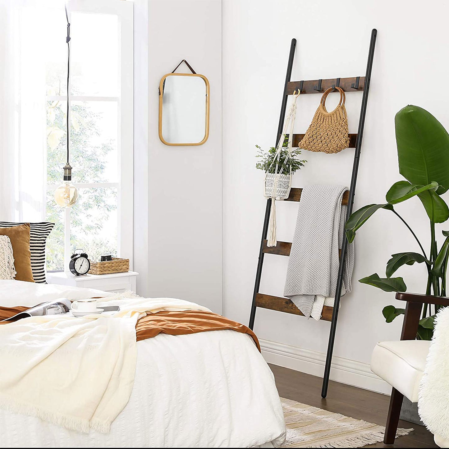 VASAGLE - Blanket Ladder, Leaning Ladder Shelf, 5-Tier Towel Rack, 60 cm Wide, Steel Frame, for Blankets, Towels, Scarves