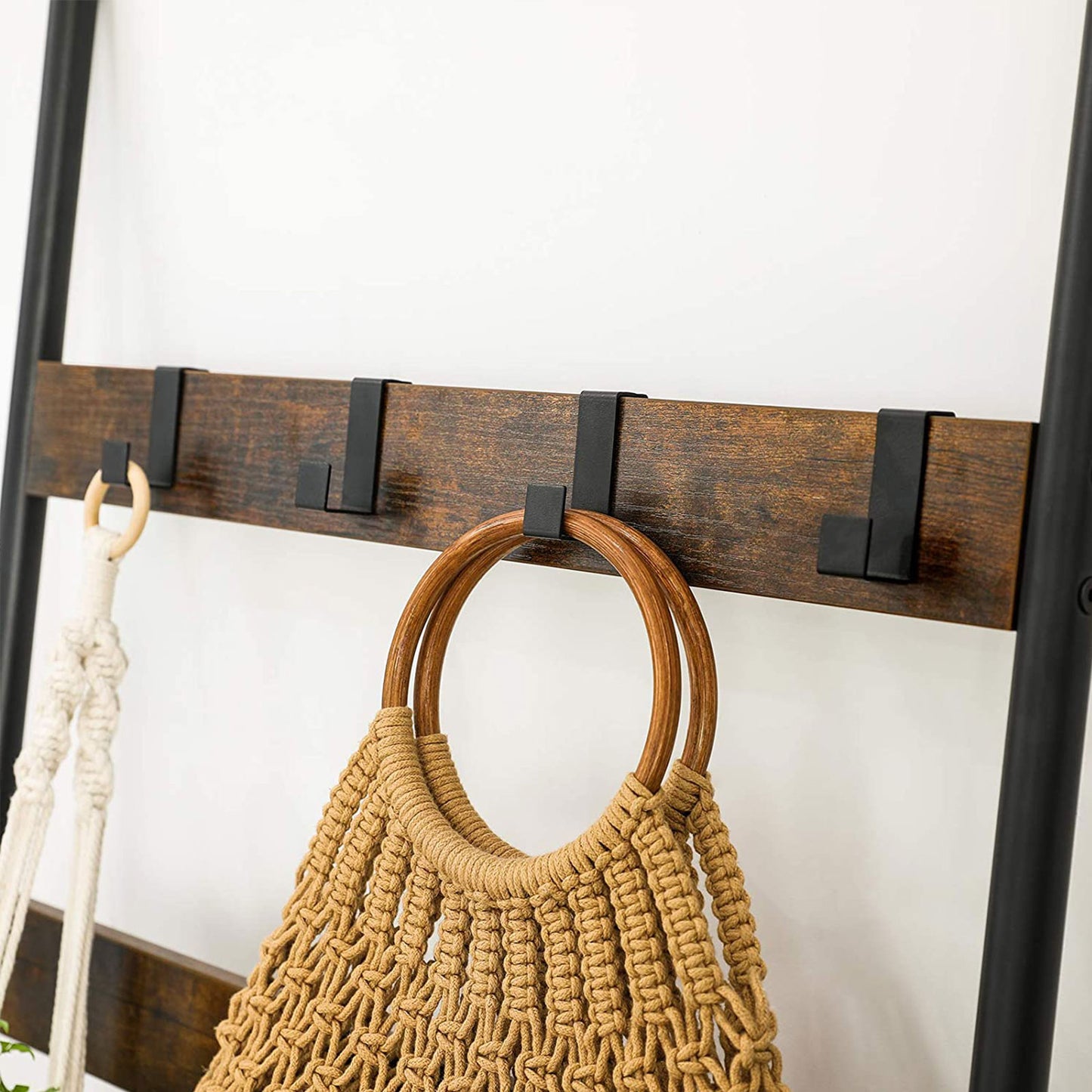 VASAGLE - Blanket Ladder, Leaning Ladder Shelf, 5-Tier Towel Rack, 60 cm Wide, Steel Frame, for Blankets, Towels, Scarves