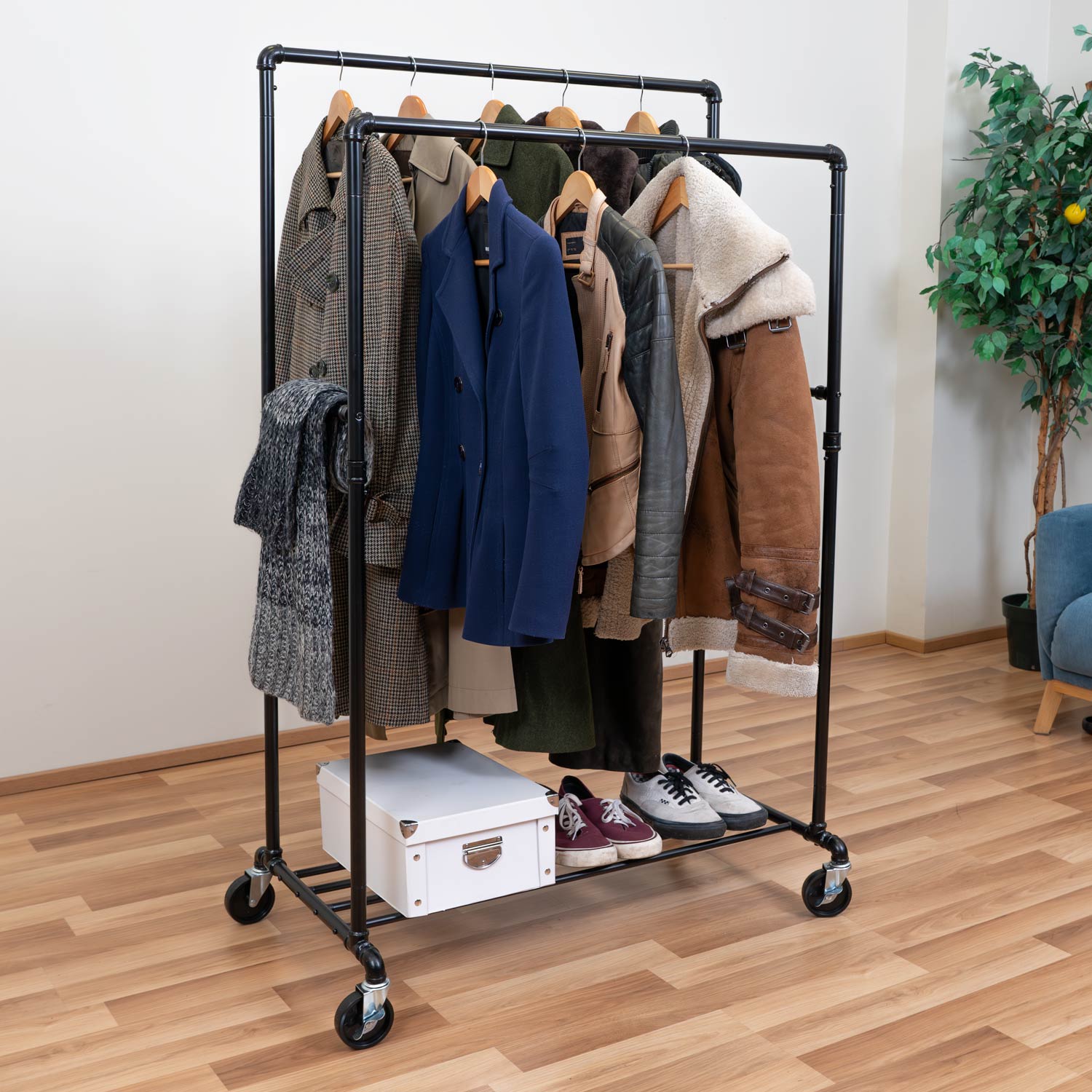 Clothes Rack, Heavy Duty Clothes Rail, Holds up to 110 Kg, on Wheels with 2 Rods and Shelf, Black, Tatkraft Pantera, 1