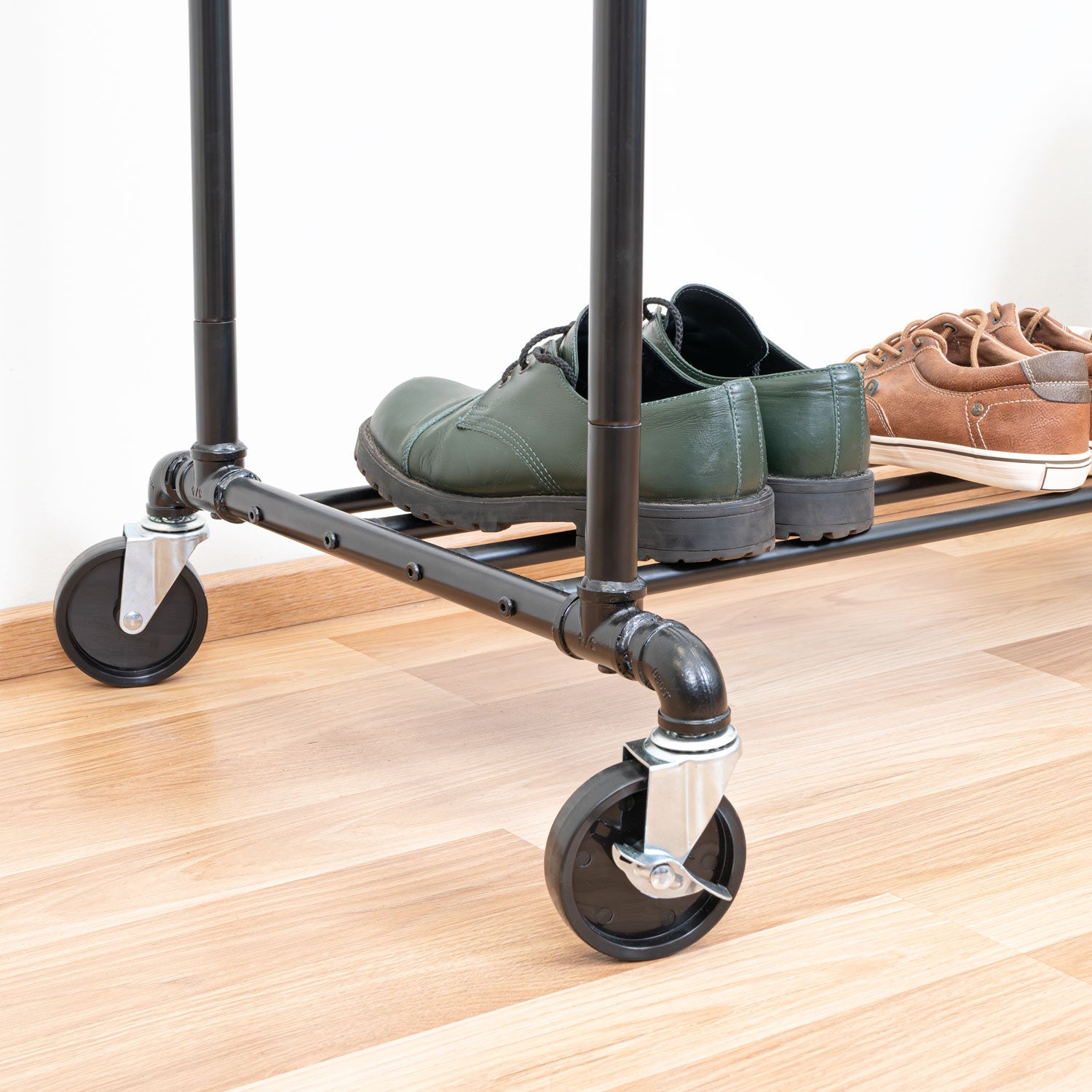 Clothes Rack, Heavy Duty Clothes Rail, Holds up to 110 Kg, on Wheels with 2 Rods and Shelf, Black, Tatkraft Pantera, 4